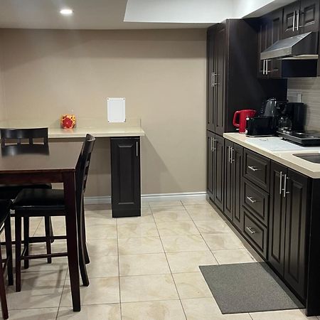 Bernie'S Basement Apartment Milton Exterior foto