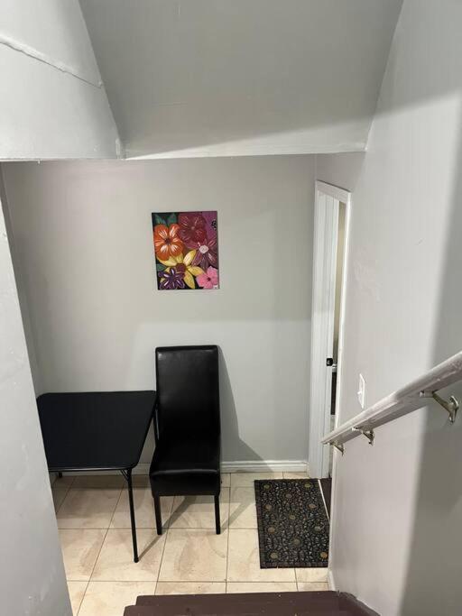 Bernie'S Basement Apartment Milton Exterior foto