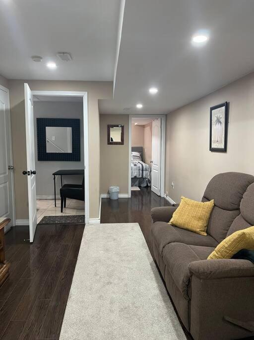 Bernie'S Basement Apartment Milton Exterior foto