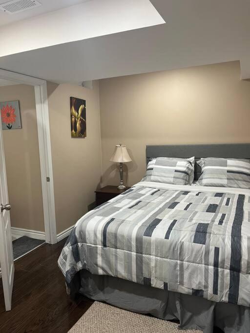 Bernie'S Basement Apartment Milton Exterior foto